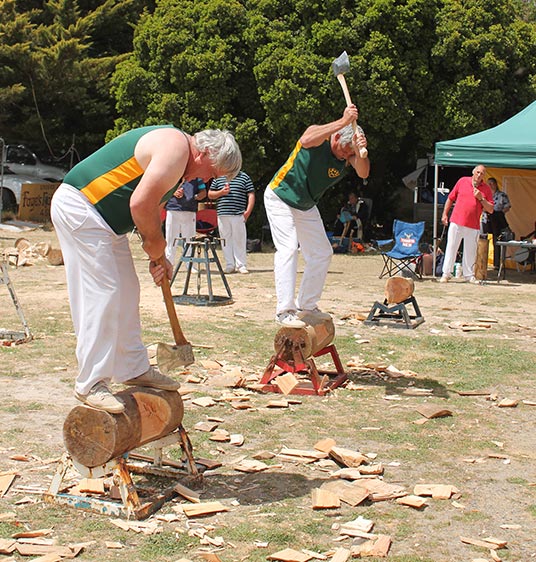 Beaufort-woodchop-competitors-in-action.--L-R-Jogi-McCartney-and-Phil-Jenkins.--2.jpg