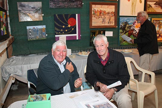 Trevor-Horner-discusses-the-art-with-Meryn-Roxburgh..jpg